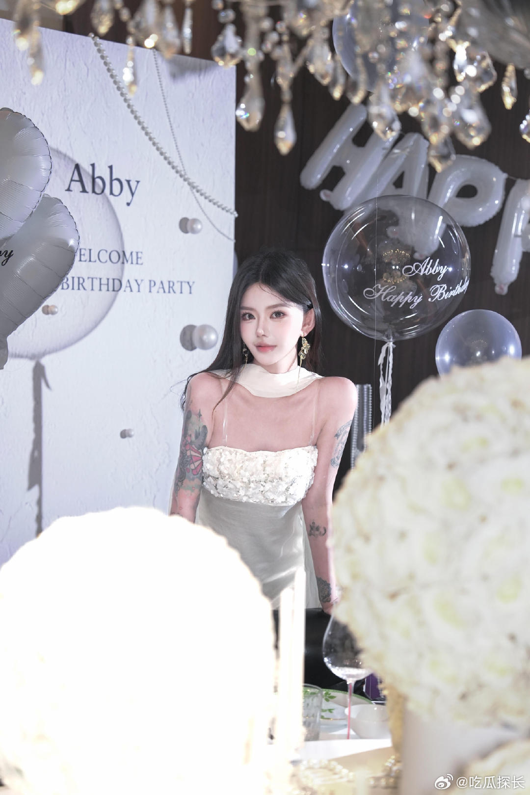 韩安冉28岁了 韩安冉28岁了，生完优米瘦好多 年轻真好啊...  韩安冉晒28