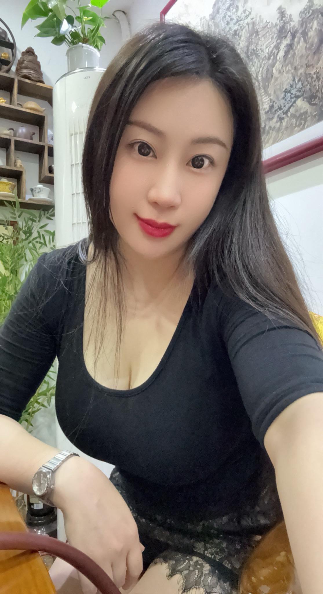 女人味 微胖 御姐 烟酒茶老板娘
