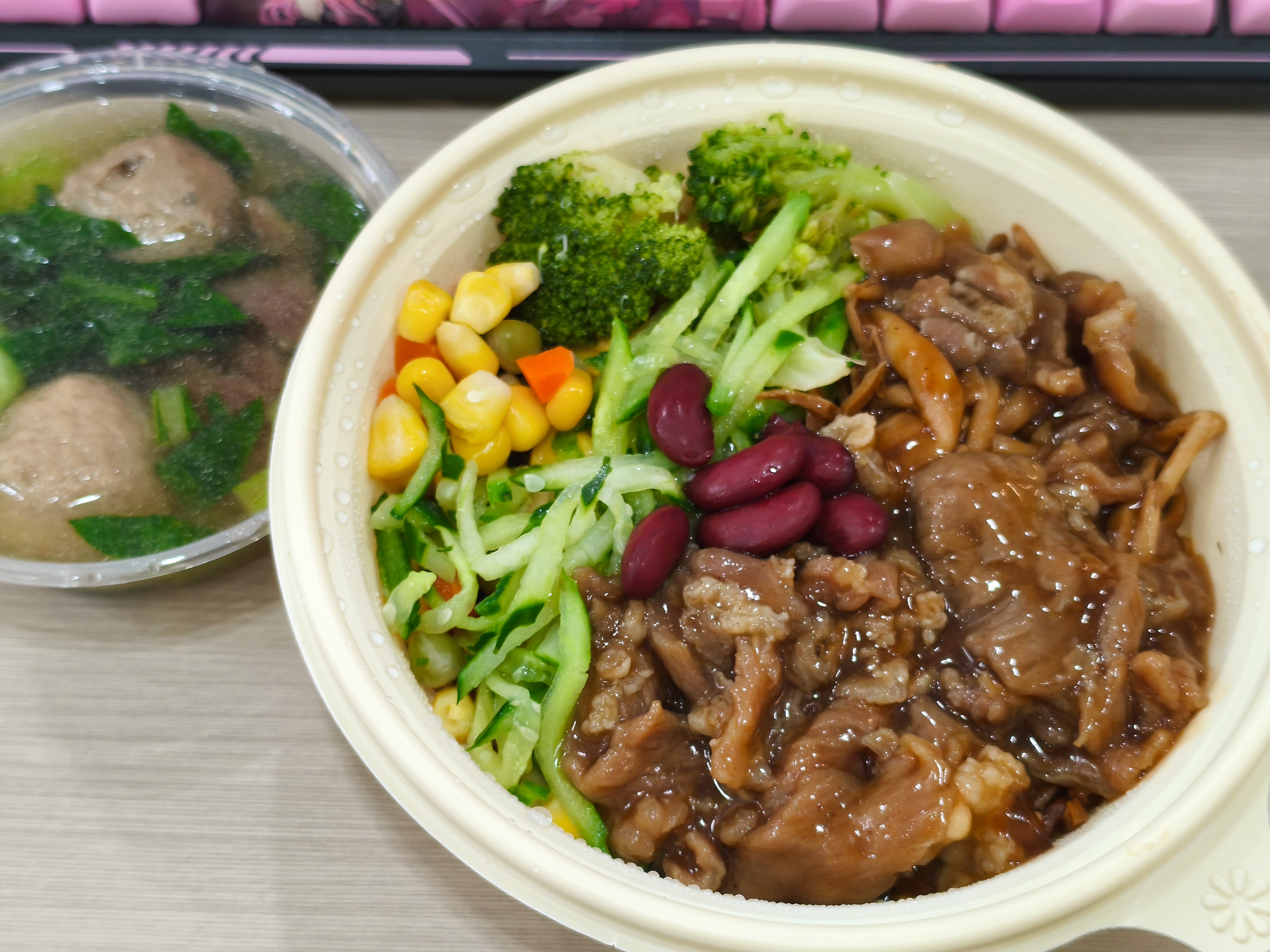 最近已经对吃饭失去了兴趣 光是嗑药就能把我彻底喂饱了但其实嘴上的也没少吃啊 