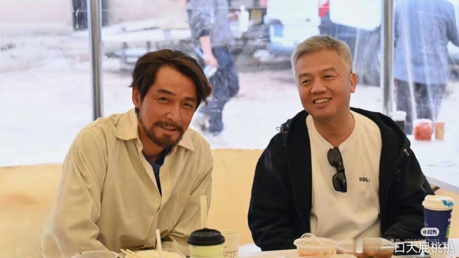 总台领导探班生命树剧组，完全是当地人了[笑cry]一眼没认出紫 ​​​