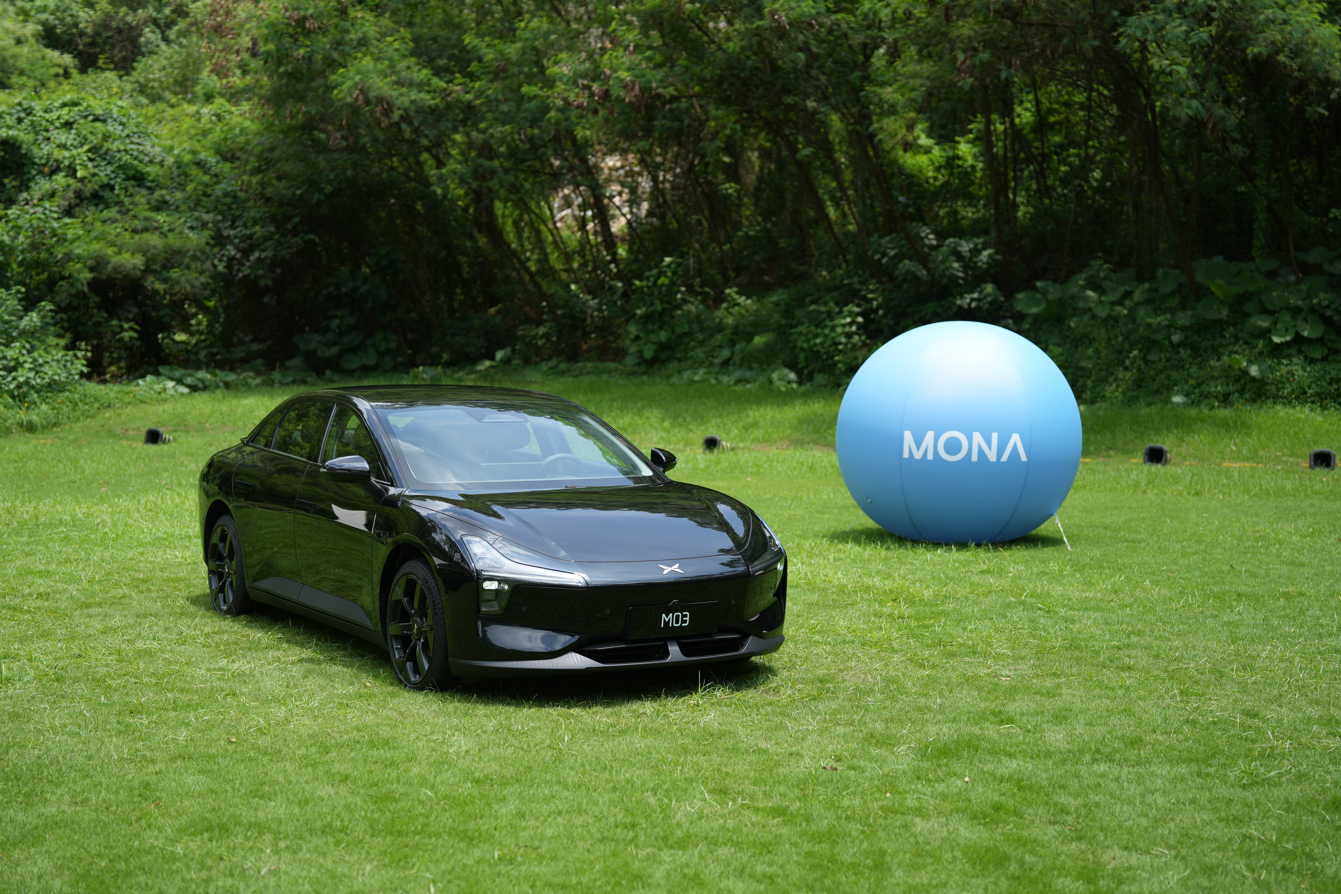 简单拍了一下小鹏 MONA M03 的图片 ​​​