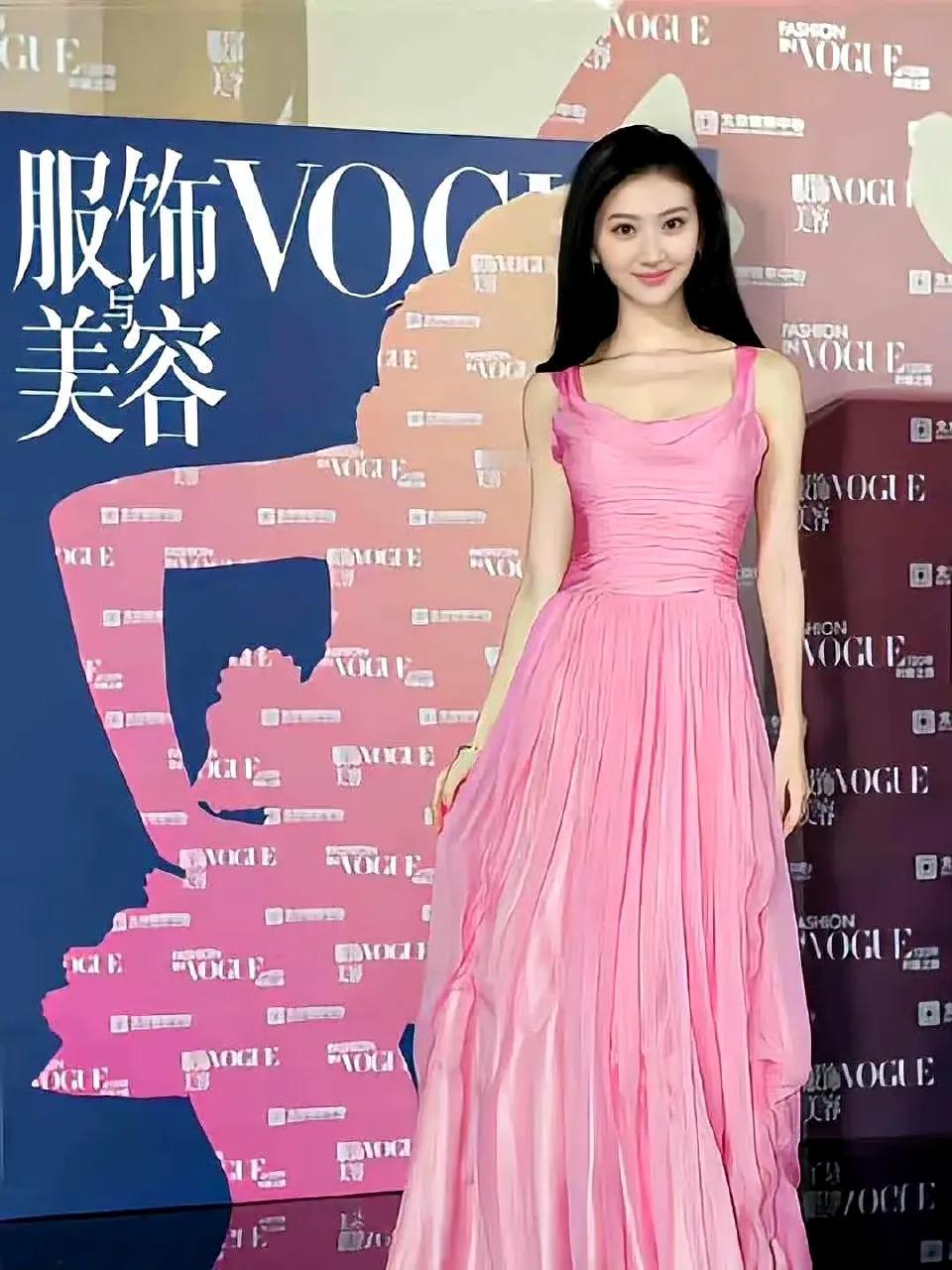 景甜以前真的太美了，肤白貌美气质好，不知道为什么火不起来，景甜的外在条件很好，也