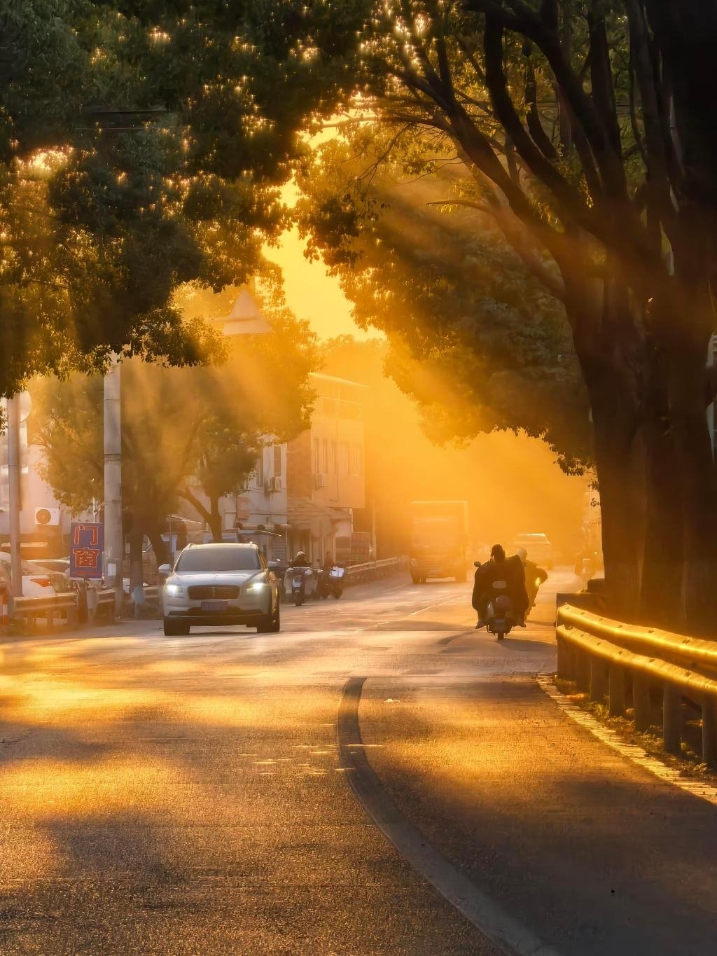 原来光线真的能够铺成道路！ 