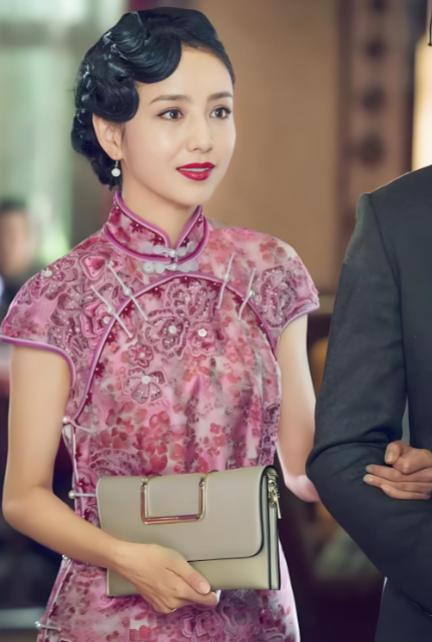44集战争剧，佟丽娅杨烁领衔主演，顶级神仙演员阵容，剧情环环相扣，收视强劲，剧荒