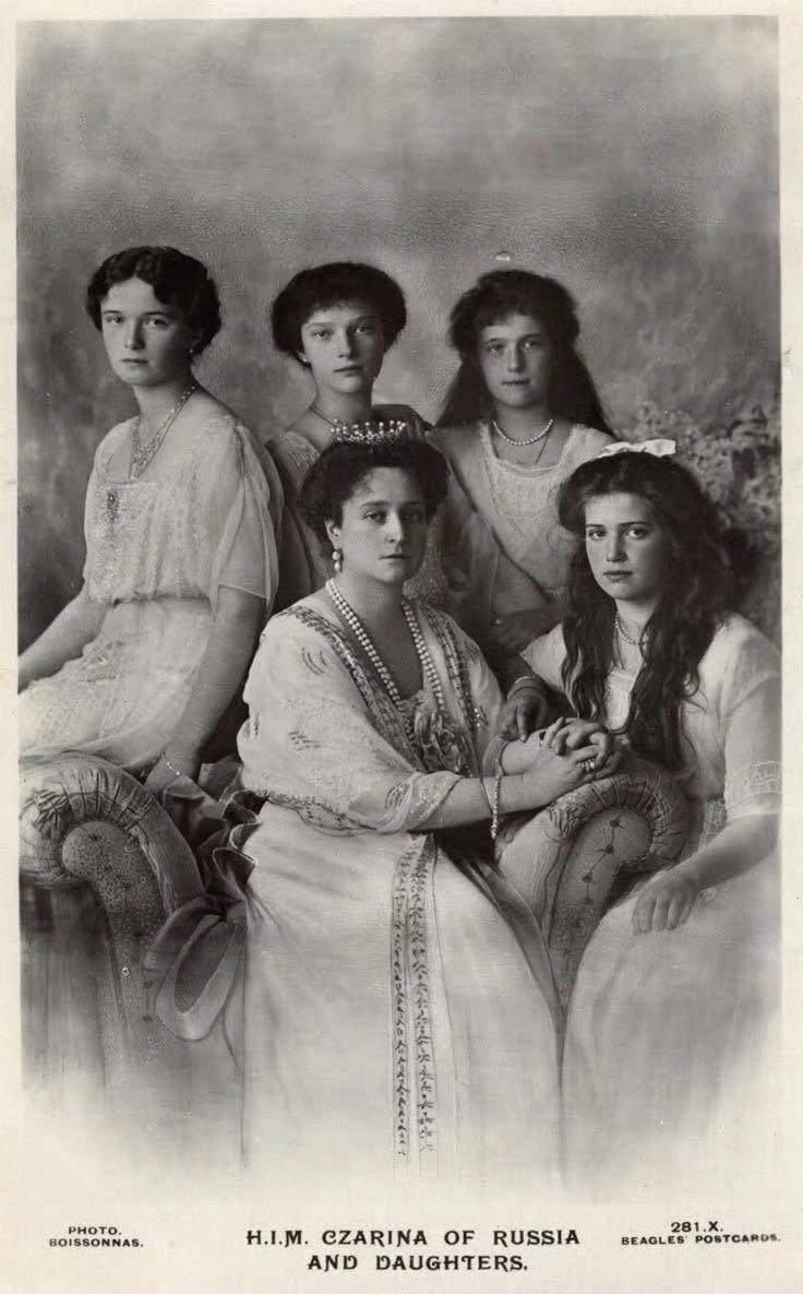 【来自投稿】俄罗斯末代皇后亚历山德拉和四个女儿奥尔加、塔季扬娜、玛丽娅、安娜斯塔