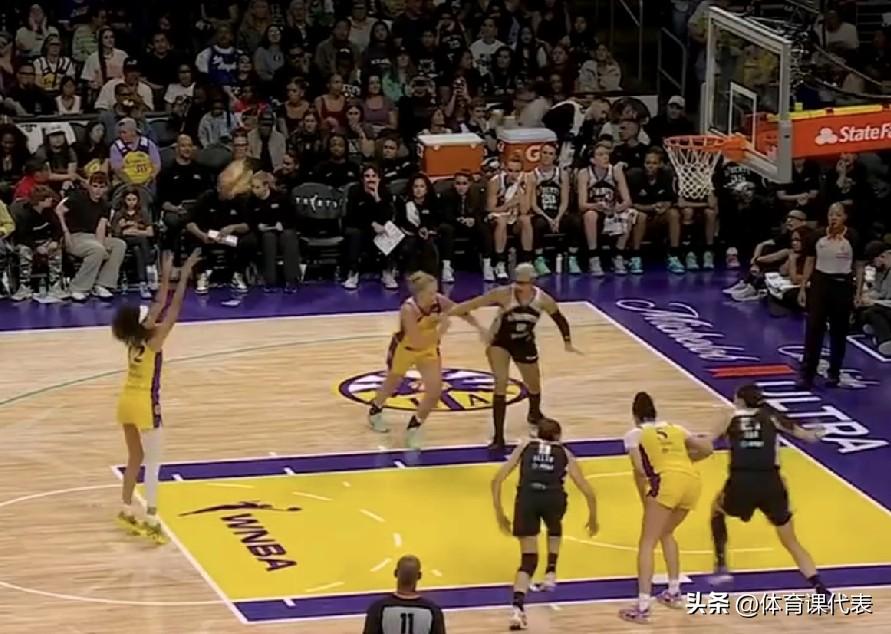WNBA常规赛战报，韩旭替补6分钟贡献2篮板1抢断，自由人客场1分憾负火花！北京