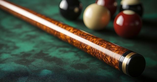 你知道你在台球厅里摸到的那些印着一长串英文字母、动辄大几千块的高级球杆，到底是从