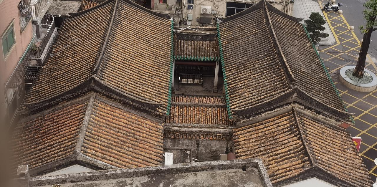 就业为先还是卷学历为重？

如今教育好似进入了怪圈。

囯内优质大学考研上岸机会