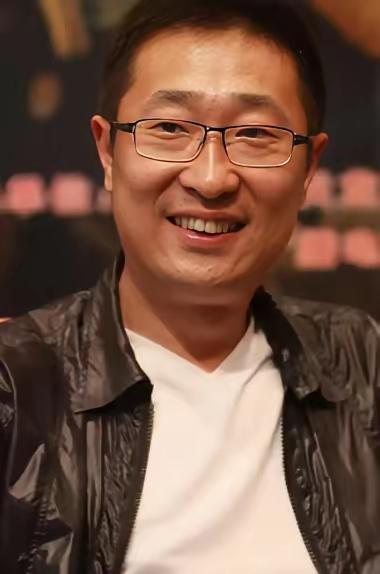 有一次，林永健跟妻子吵架，脱口而出：“你这副丑相，是我瞎了眼才娶你，”妻子周冬齐