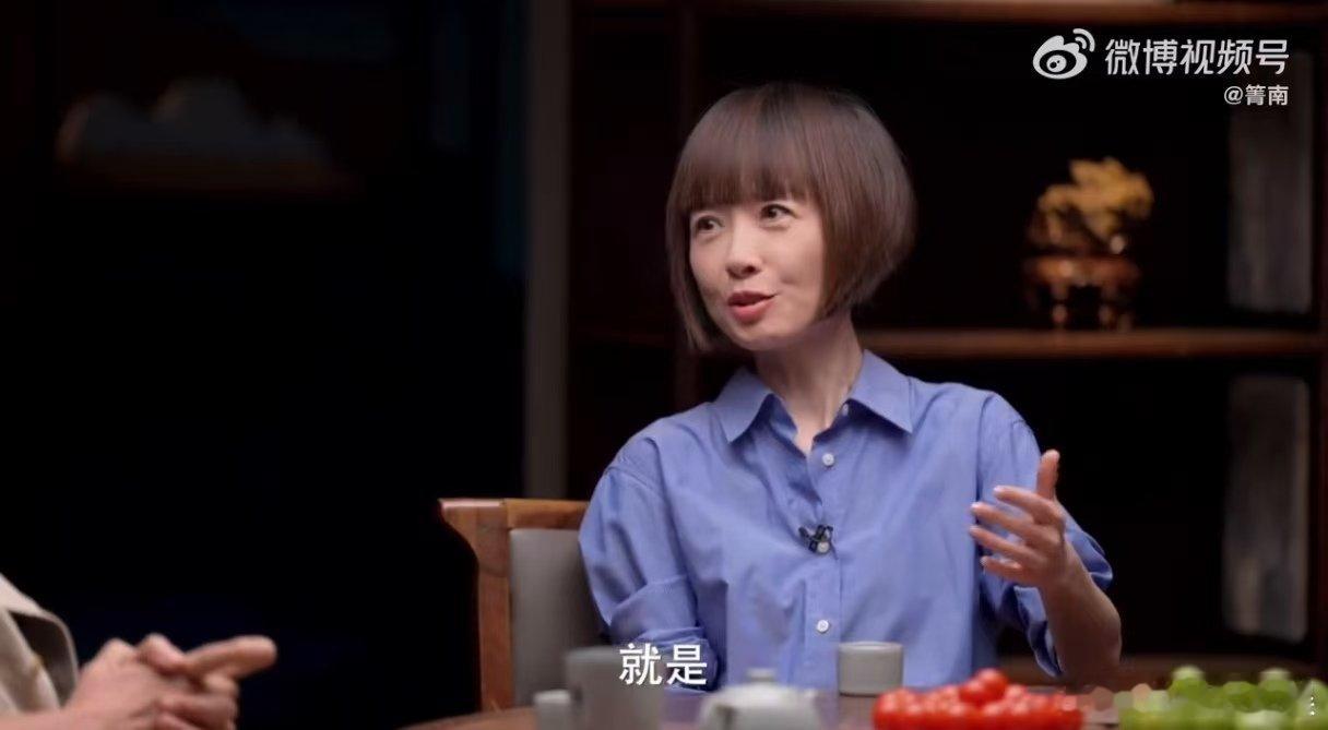 鲁豫窦文涛看霸总爱上绝经的我窦文涛圆桌派 谁懂啊！鲁豫窦文涛也在看《霸道总裁爱上