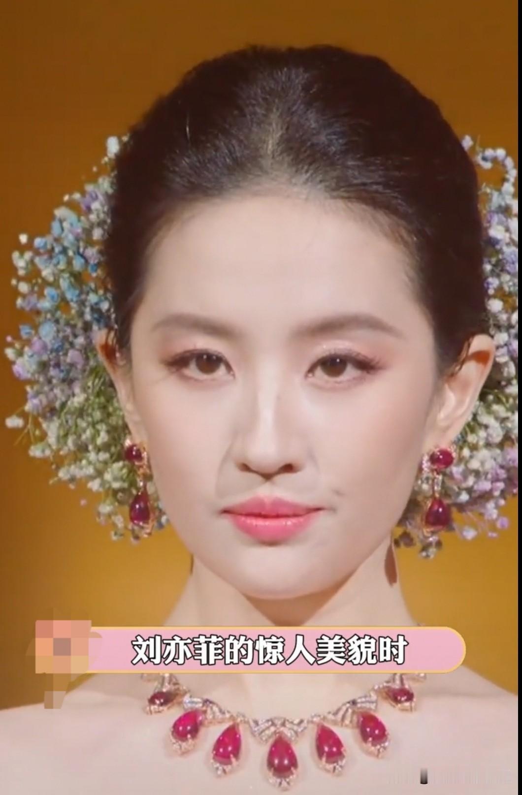 刘亦菲和迪丽热巴的临场反应能力，如果没人拍到，大家可能都不会知道[比心][比心]