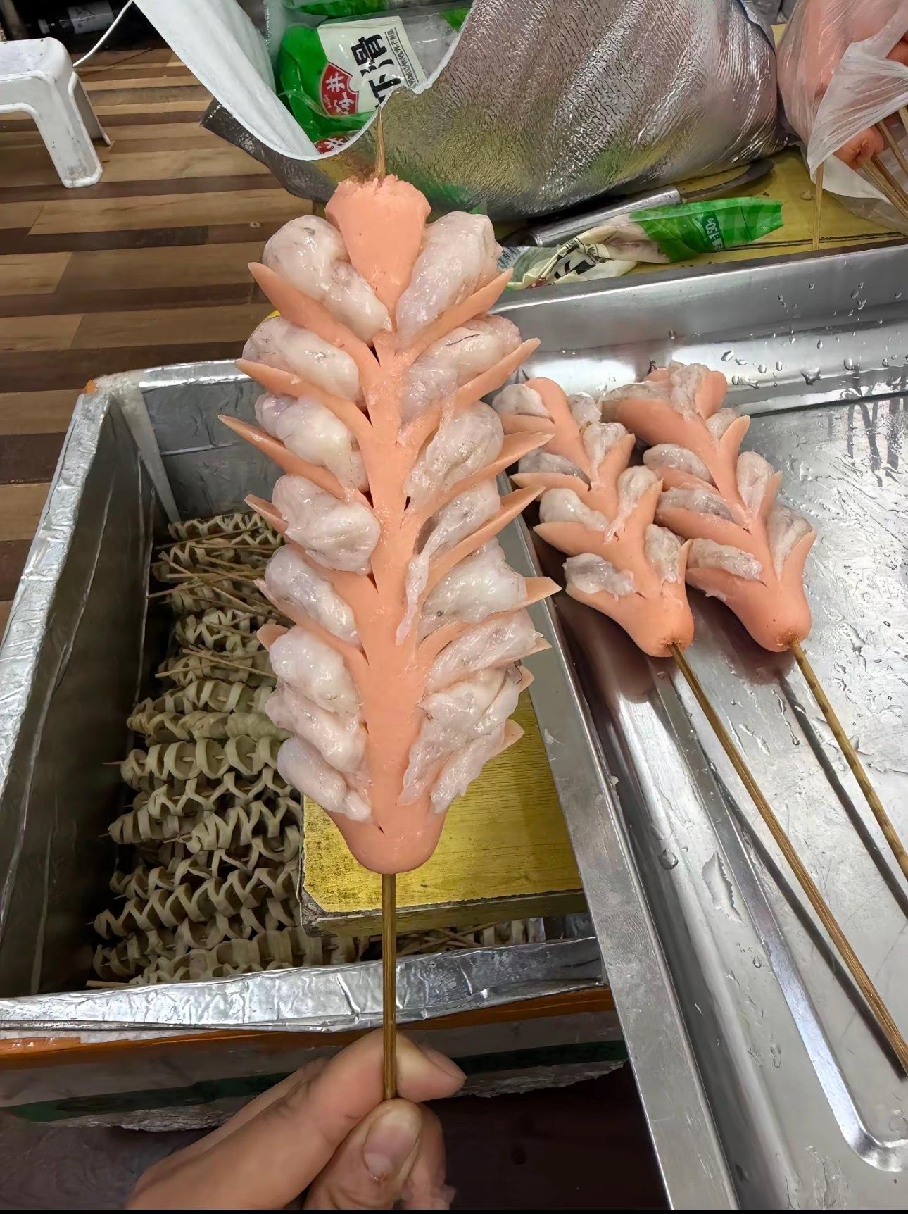 虾滑淀粉肠，这我是真想吃了。 