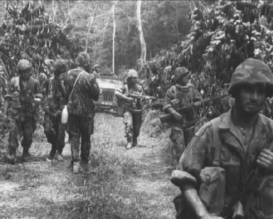 1952年葡萄牙士兵在边境挑衅我国军队，毛主席下令还击，打出国威和军威！
195