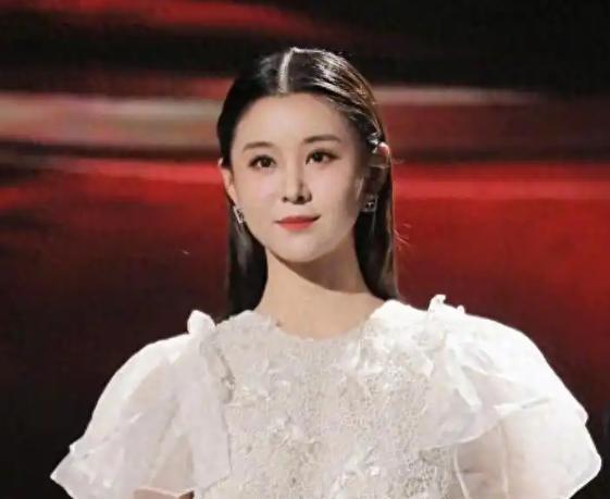 李小萌的妈妈眼光有多毒？当年李小萌痴迷谢霆锋，她妈却扭头相中一个月薪6000的龙