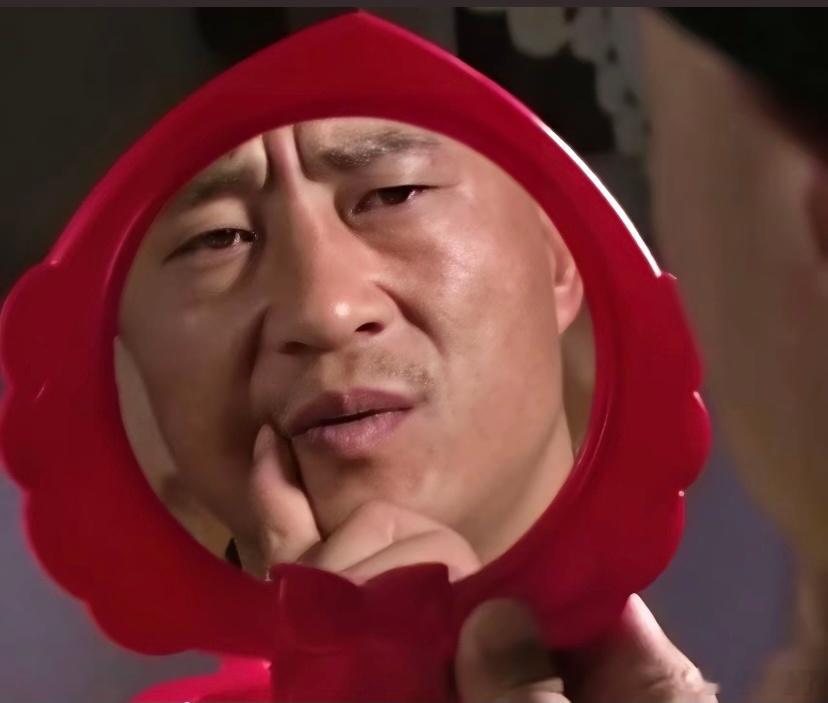 好的作品都在讲同一个故事。乡村爱情前几部，一直都在描绘村长斗乡绅。第一任村长王长