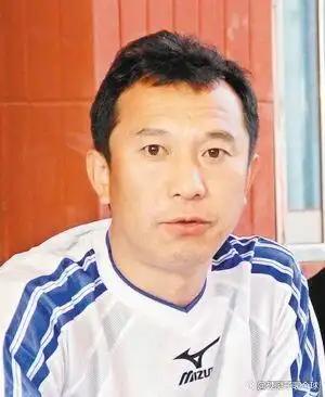 2004年6月5日晚间，陕西国力击败西安安馨园拿下德比战的当晚，球队主帅尚青在赛