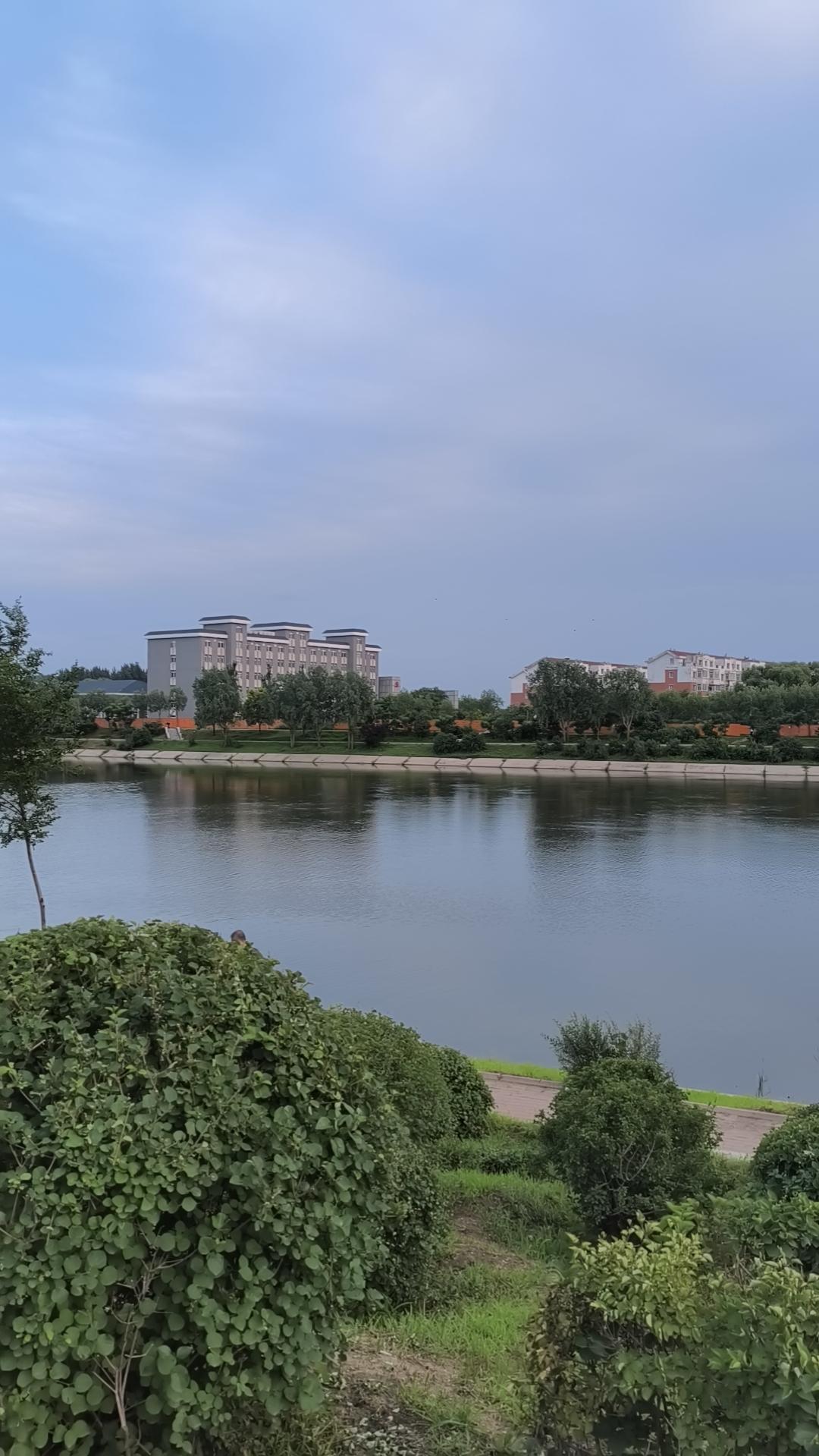 一晃我退休半年了，这半年来，我细心留意了一下，发现退休老同志都有着自己的生活圈子