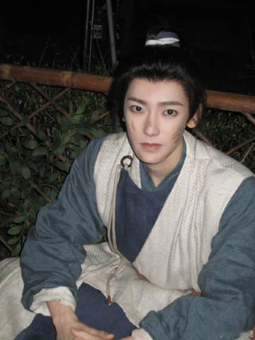 碧血蝉怎么说服侯明昊拍这个的 陆江来这个天才角色，聪明绝顶又时不时透着小坏劲儿，