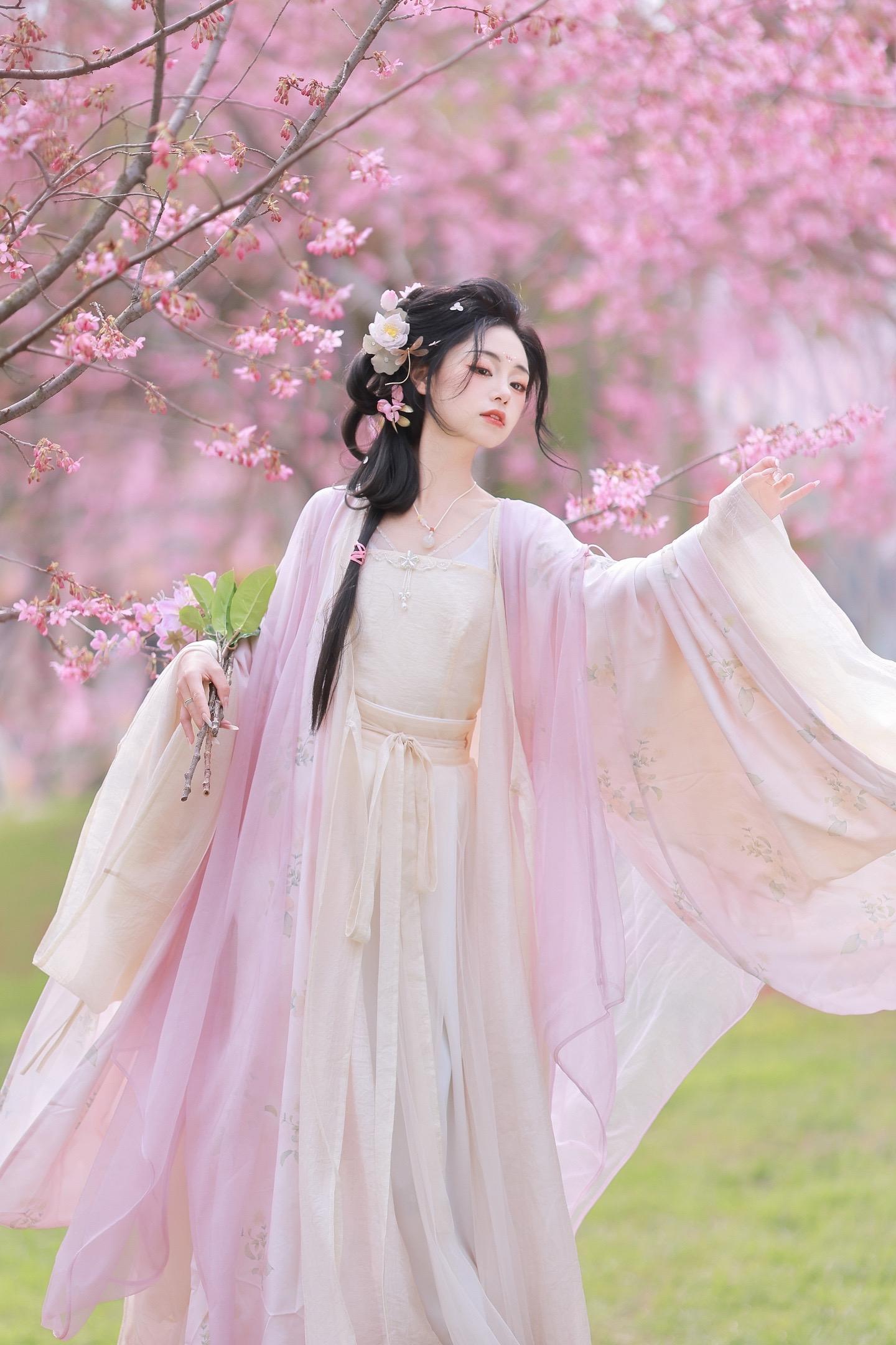 一种相思花自飘零水自流。