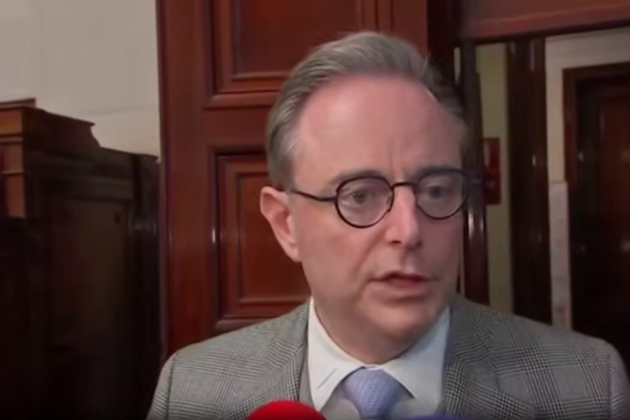 烽火问鼎计划俄乌局势最新进展 每日电讯报：若俄方同步让步，基辅或放弃顿巴斯英国《