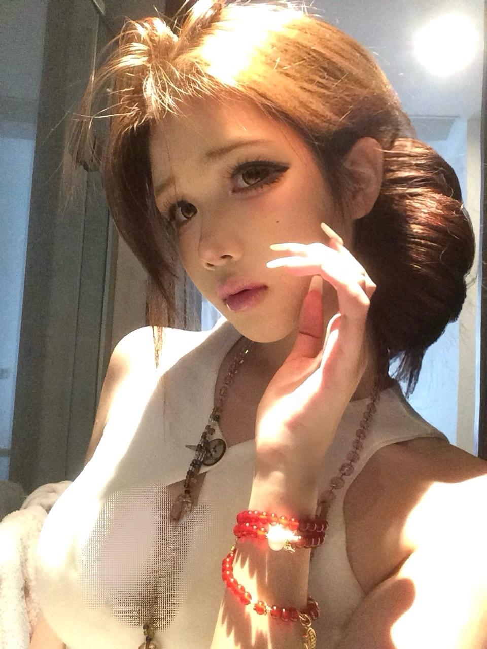 你竟然还有让我鼻酸的能力 我却没有力气再为你哭泣