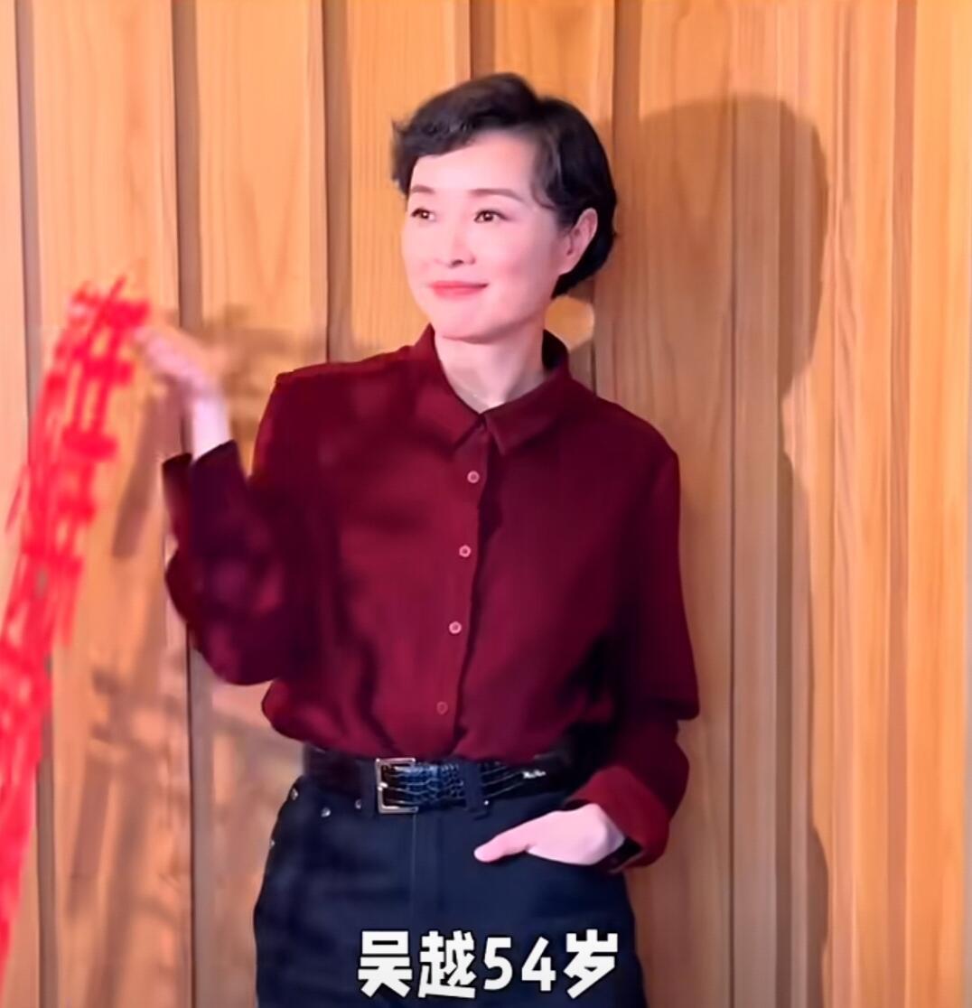 这几位演员里面袁泉的颜值比较普通，但她是最有气质的一个，自带气场。吴越是演技最精