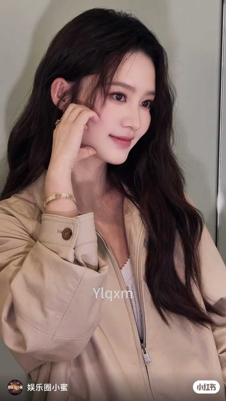 李沁prada活动状态 啊啊啊啊啊好美！！！
