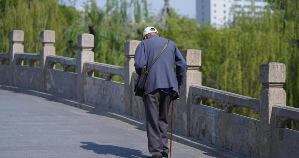 医生呼吁：超过70岁的老人，宁愿在家喝粥吃馒头，也别吃这些


我邻居张大爷，7