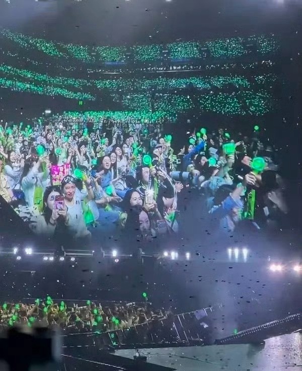侯明昊演唱会上座率好牛，播的几部剧都吸到粉了 