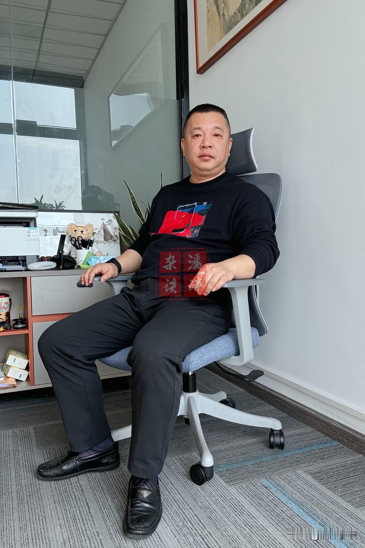 穿这样的衣服是不是会显得年轻一点……