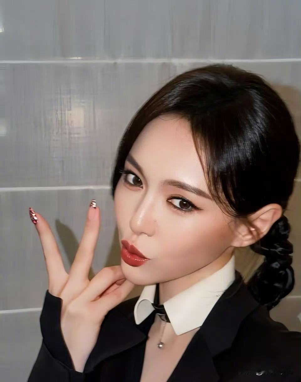 唐嫣资助女孩弃上大学，全网破防！


唐嫣默默资助的藏族女孩，考上大学却因母亲重