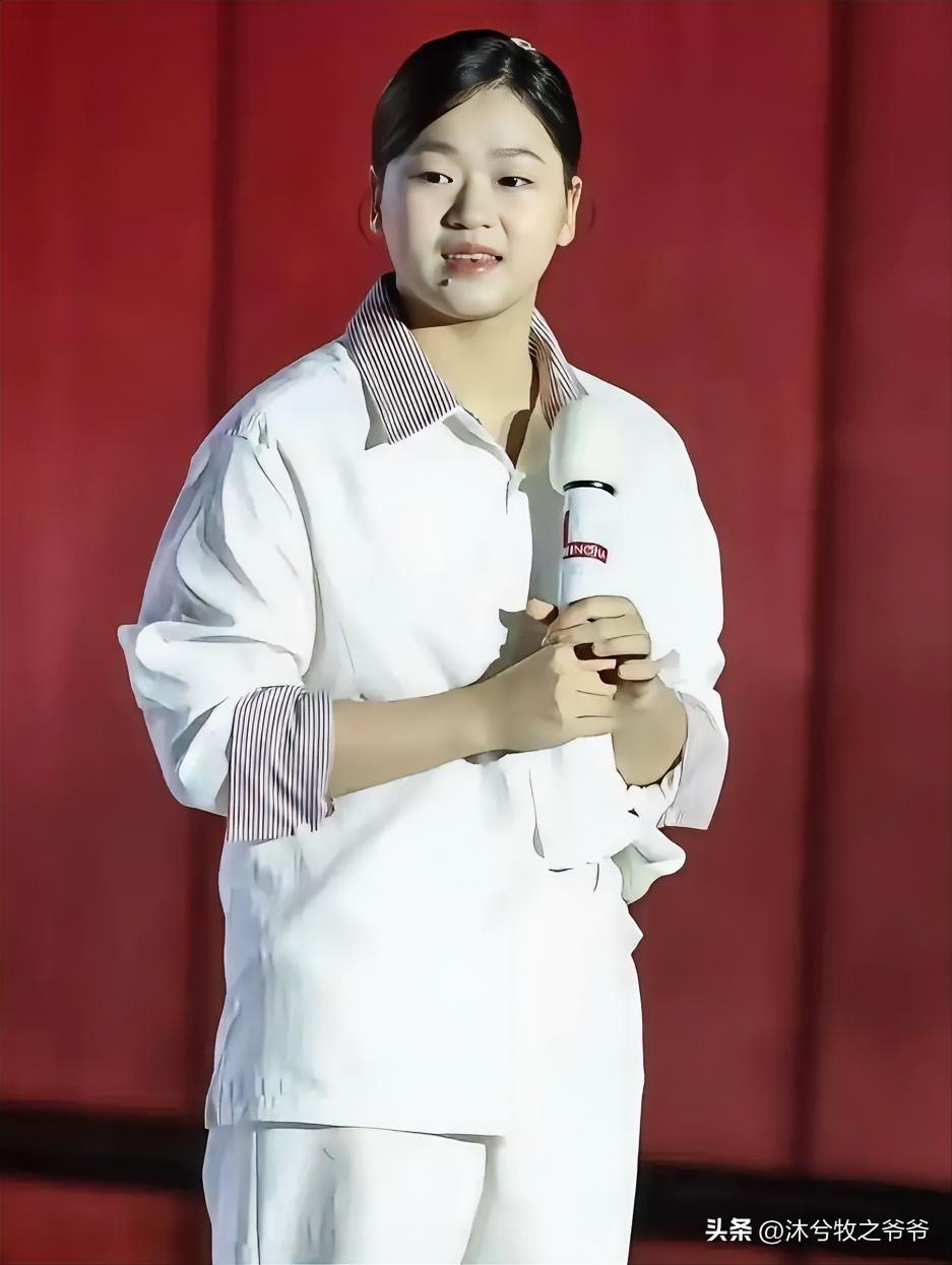 本来让她岀来只是见见世面 ，没想到她让所有人见了世面。

14岁的全红禅首次参加