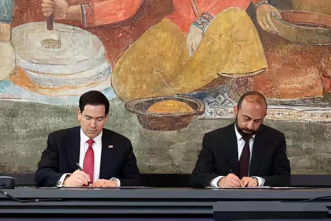 卢比奥闪访亚美尼亚，全程没出机场，仅停留一小时，签三份协议匆忙飞离！

5月26