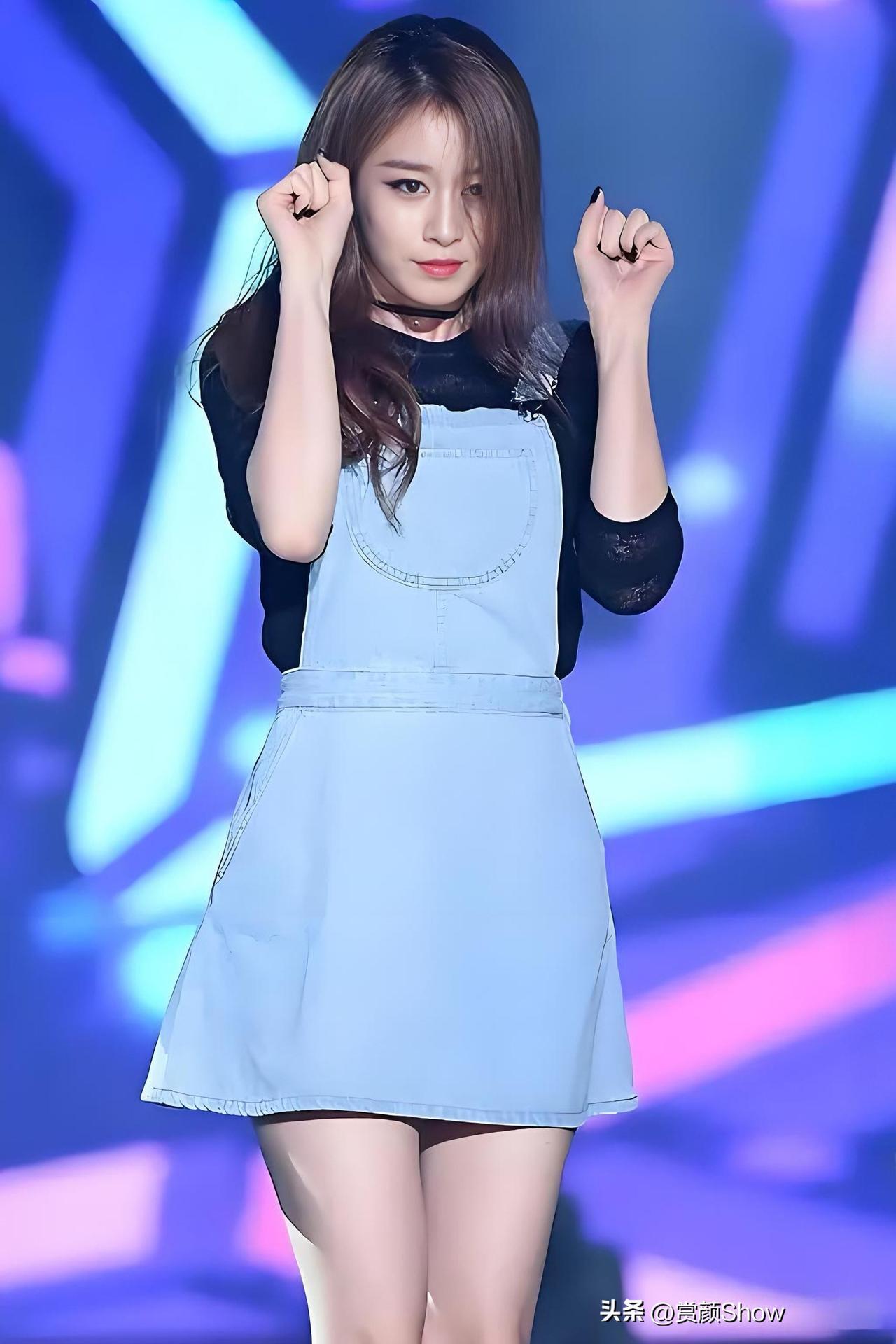 元气少女舞台穿搭，蓝白相间，活力满满！💙💙