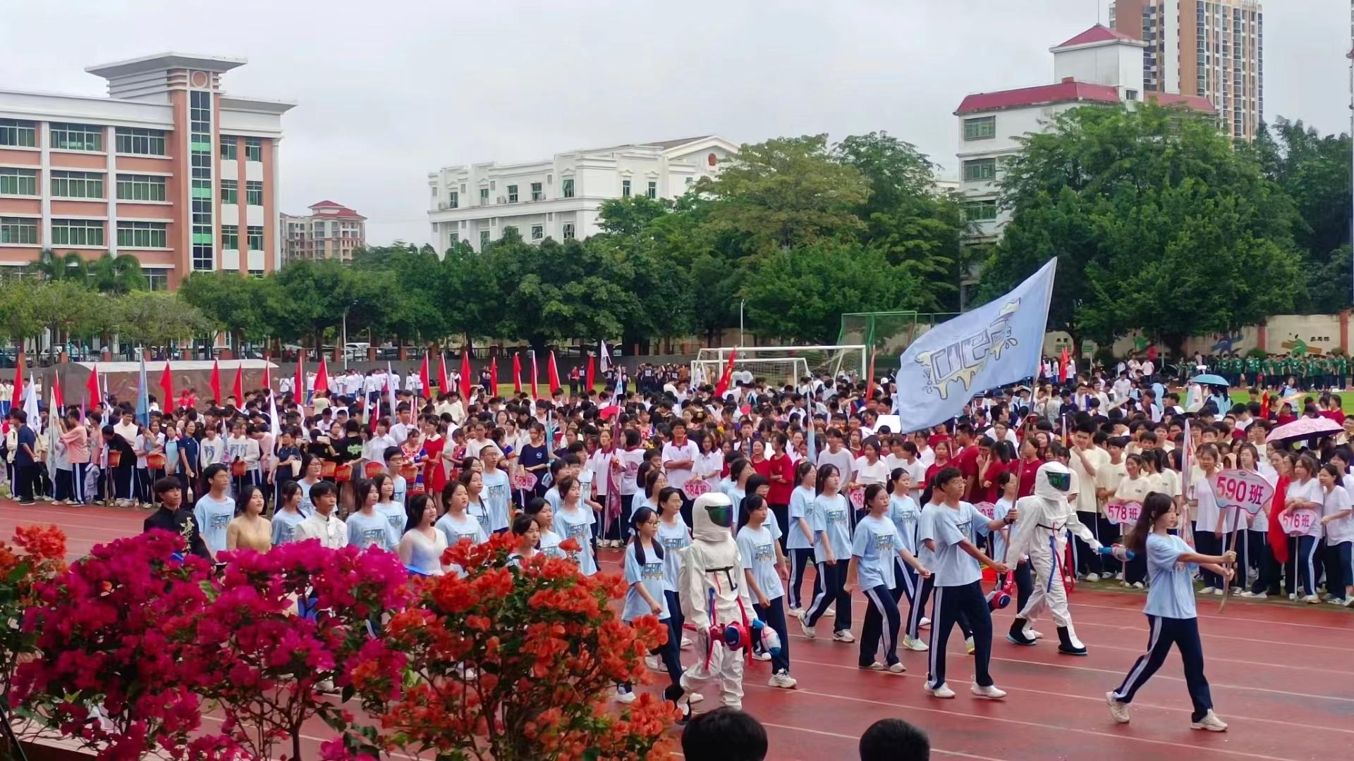 天空一声巨响 热血女高闪亮登场〃∀〃
