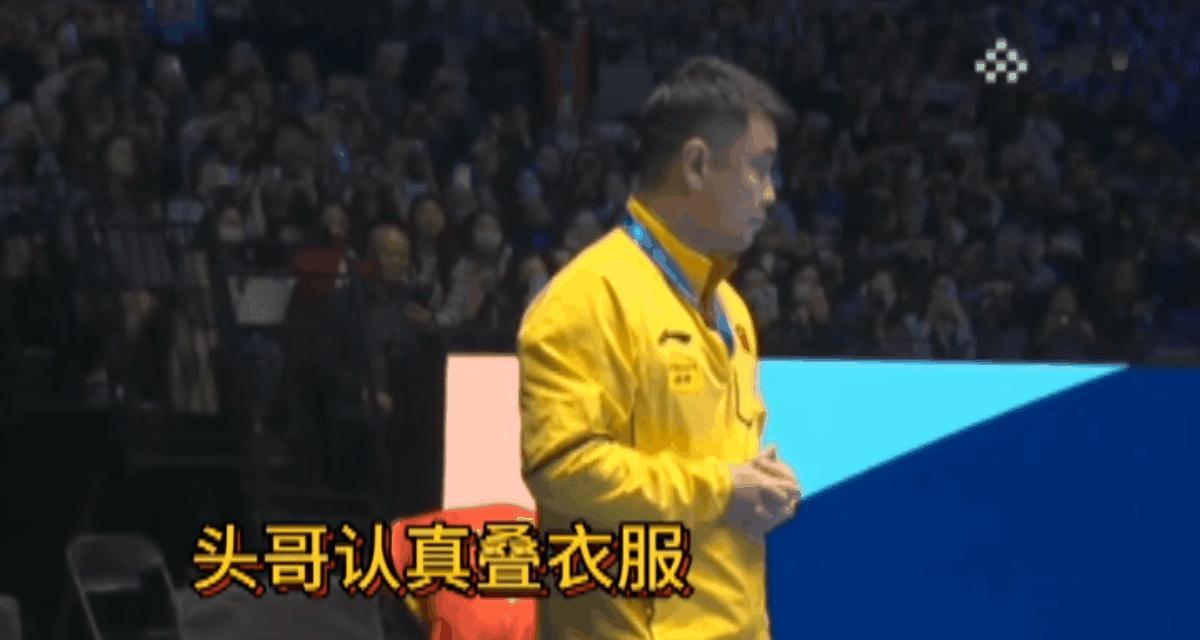 白告，我也是能等微烦…
这两件衣服就非得叠成豆腐块啊，
咱不能先装箱子里，先走，