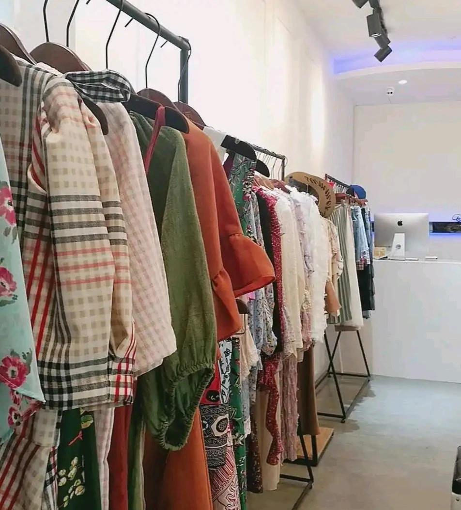 我现在每次出去买衣服，到店门口店员非常热情地打招呼，那我肯定要进去看看，有合适的