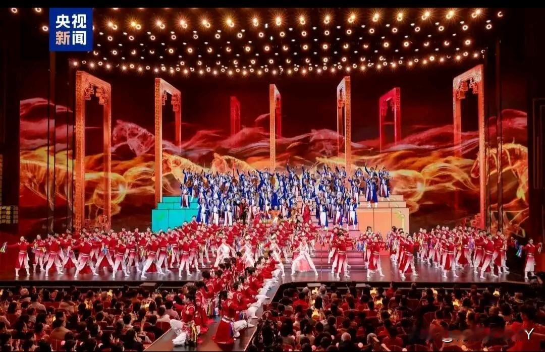 春晚大推测：（依据几次彩台）期待是否准确！
           主持人：王菲、