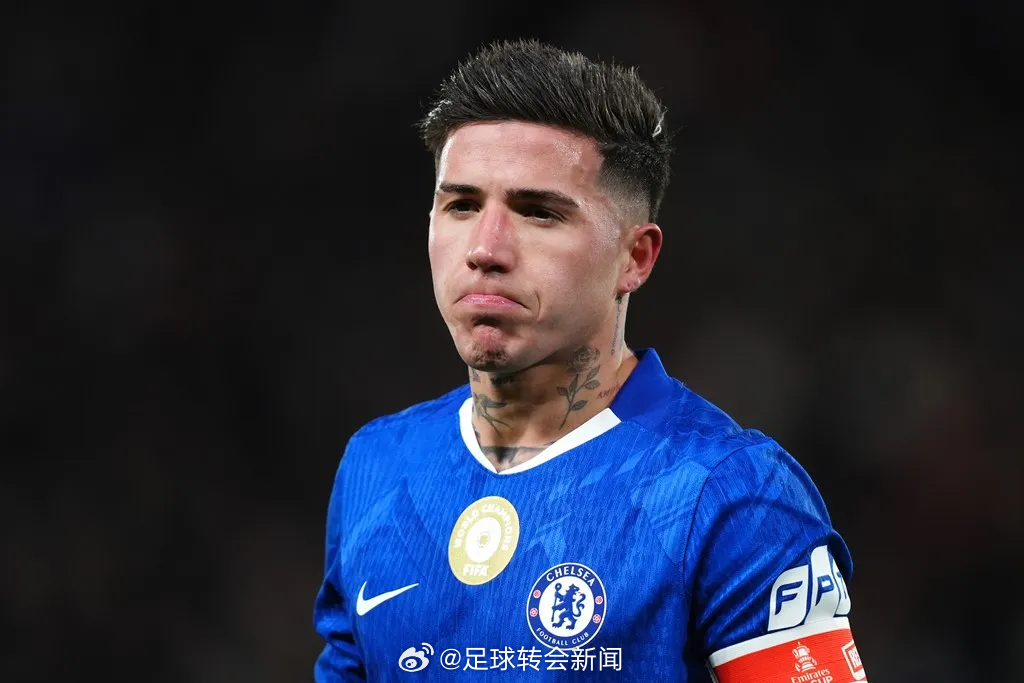 恩佐的经纪人帕斯托雷在接受TA采访时表示，他的客户与切尔西的续约谈判已经陷入停滞
