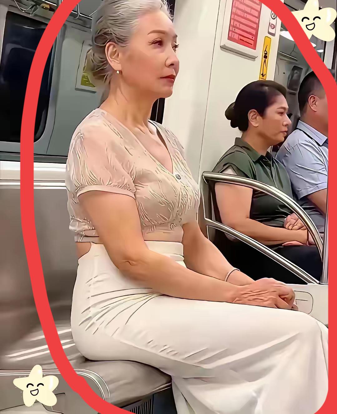 地铁上，突然，发现斜对面坐着一名打扮时尚的女子，留着一头银发，万万没想到：仔细看