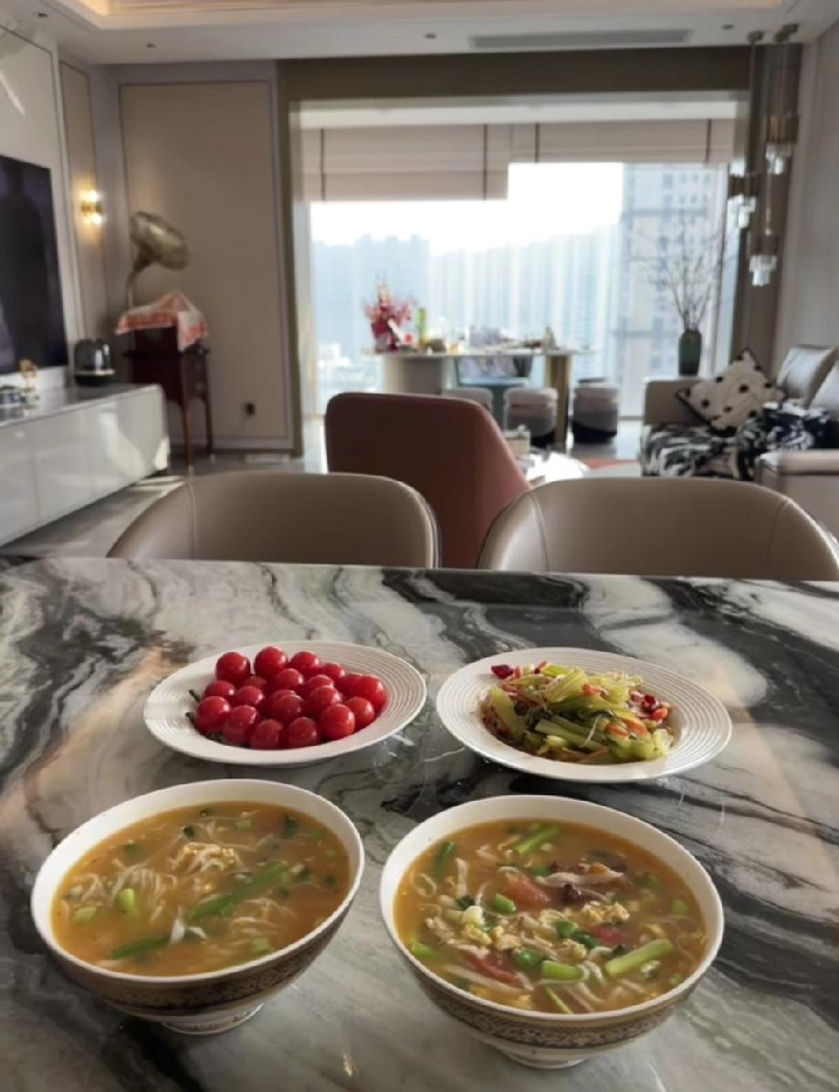 一个情绪稳定的男人，就是爱情的保鲜剂，我有一个同事，他跟我说他和他爱人从来没有吵