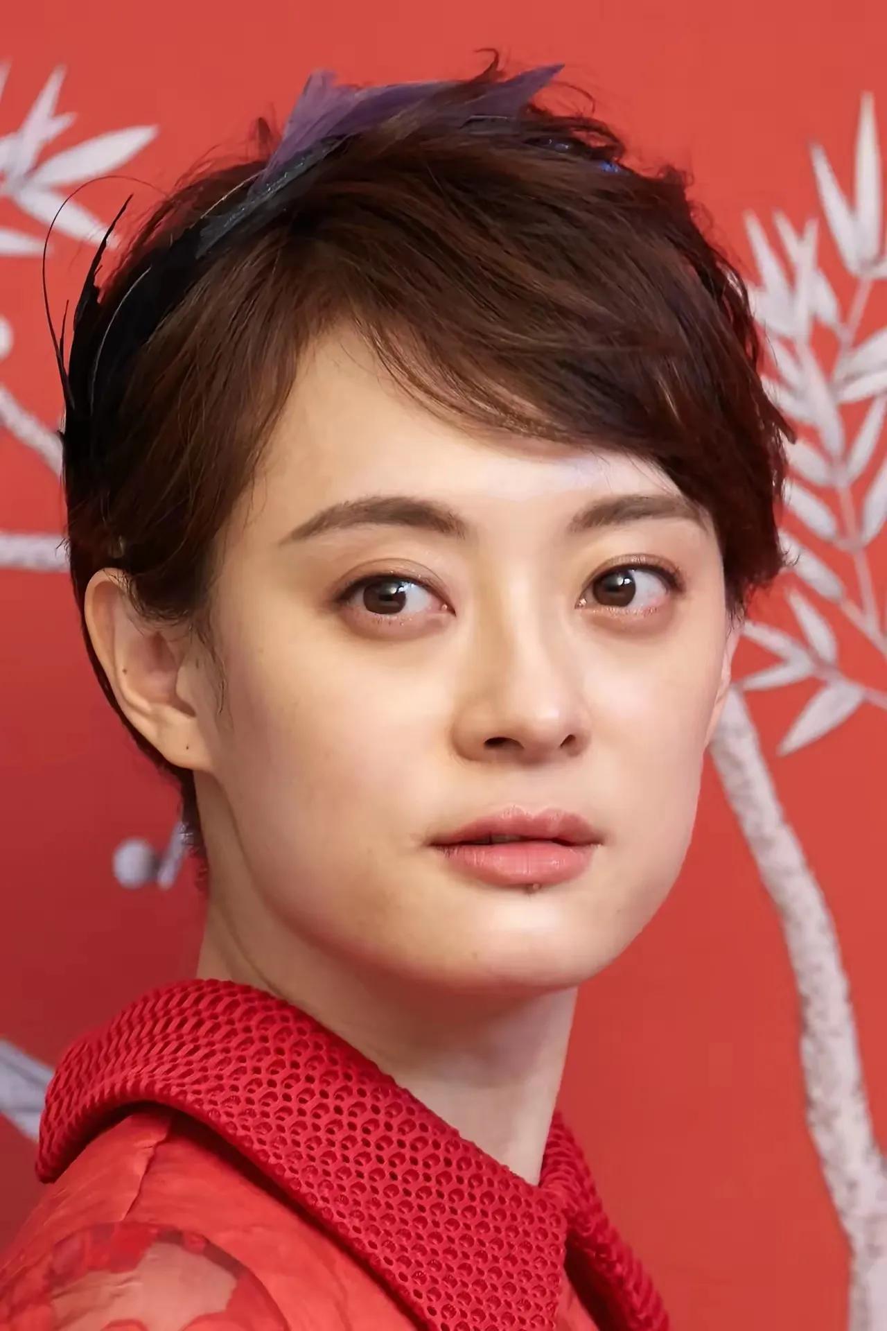有人竟然公开吐槽孙俪“不算好演员”，并强调演员应具备“百变”的演技，能驾驭多元角