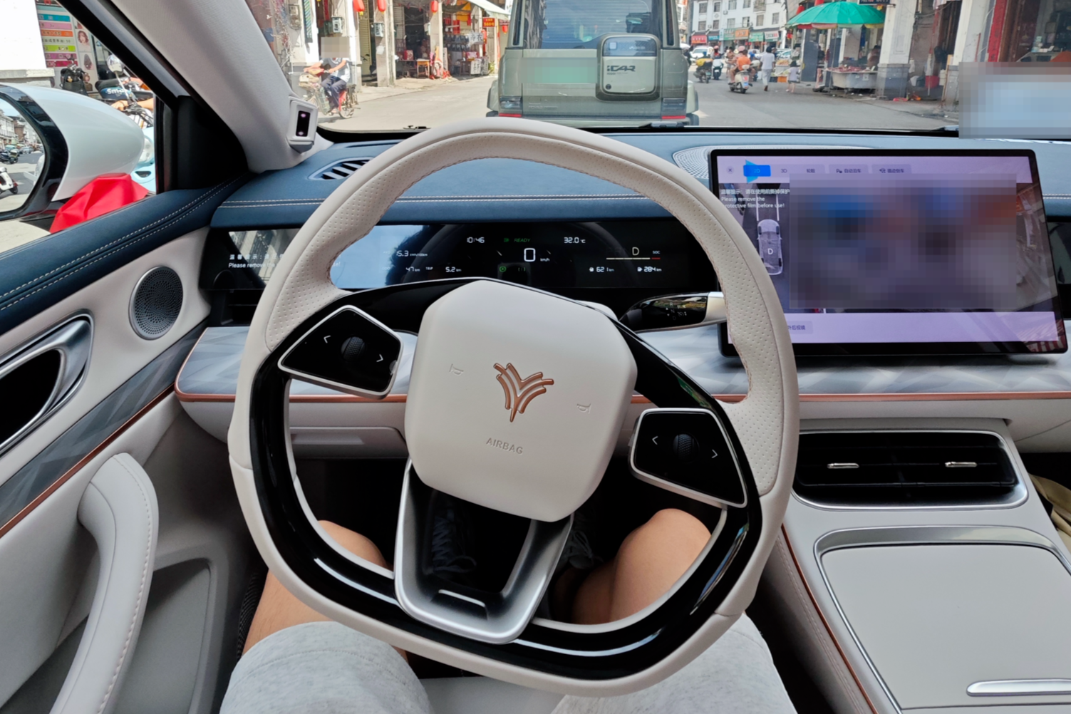 年轻人捡漏倒闭车企“烂尾车”!7万买一辆哪吒,“因为倒闭,才