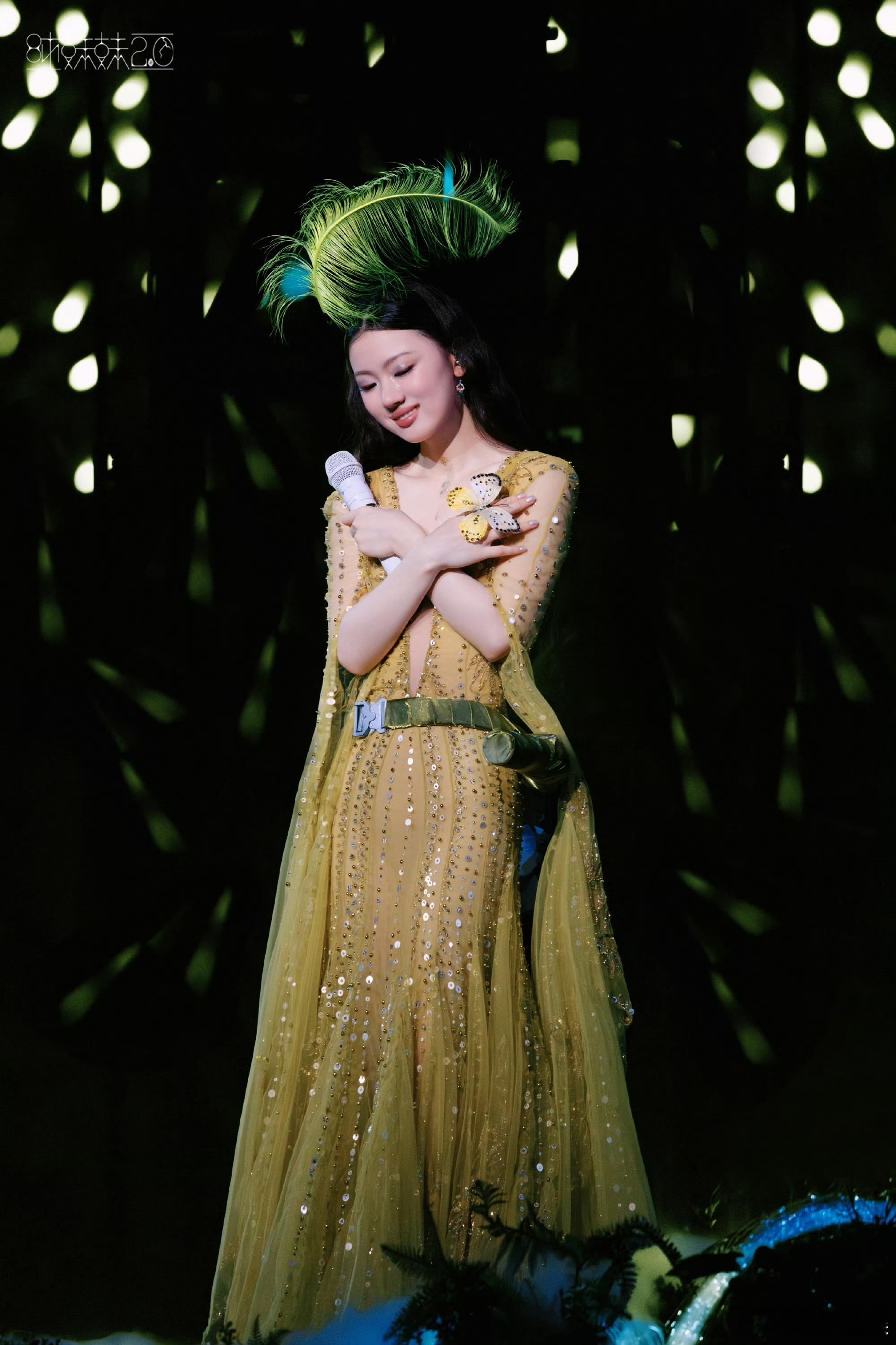 单依纯纯妹妹2.0演唱会被纯妹妹2.0纪录片狠狠打动，真实记录巡演台前幕后。《珠
