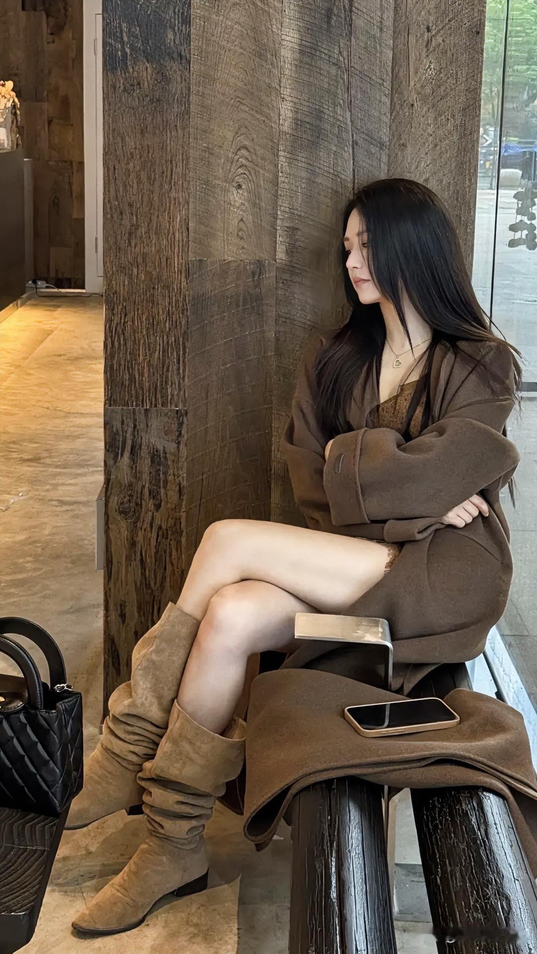 北方小年逛街记

昨天北方小年到，小贾她们约我逛街去，说是要安抚我的玻璃心。
