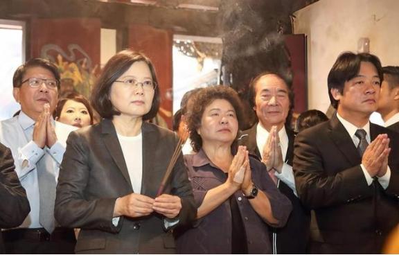 赖清德等一伙台独首恶分子准备逃跑，我国防部严正回应“想逃跑是不可能的”！

这段