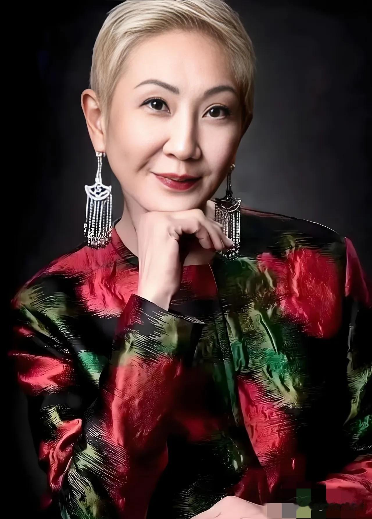 我问当医生的老公，香港的医疗水平这么发达，施南生又不缺钱，为什么还是75岁就走了