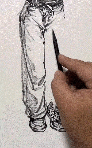 有生命力的画笔，笔触所及之处，栩栩如生，恰似要抬脚动步。
