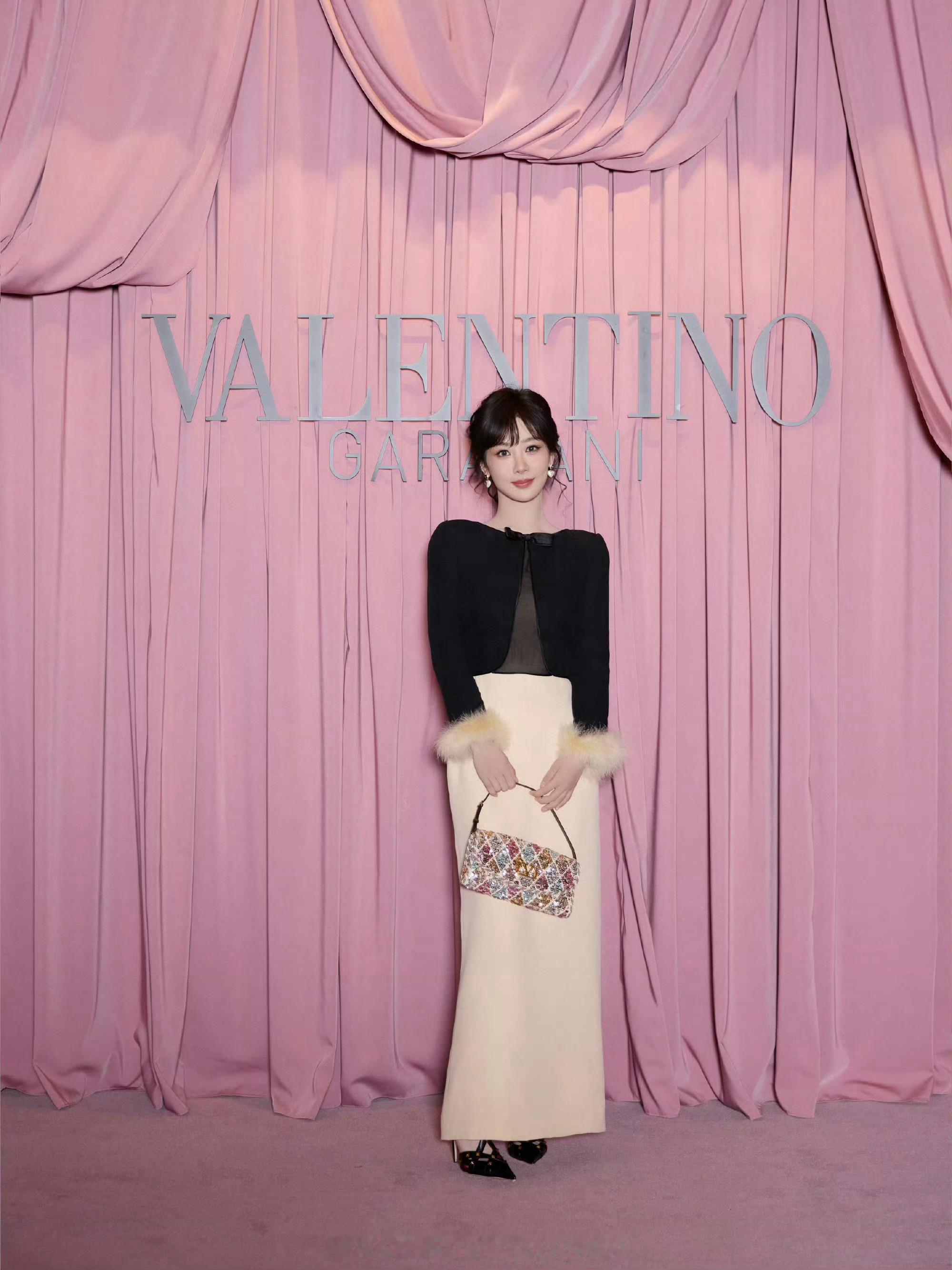 刘诗诗登港版VOGUE开年刊 刘诗诗首登2025 VOGUE HK开年、杨紫首登