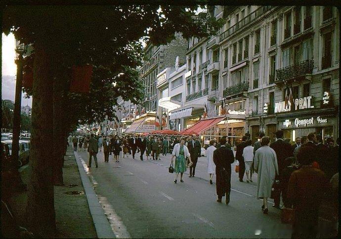 1959年，巴黎，香榭丽舍大街 